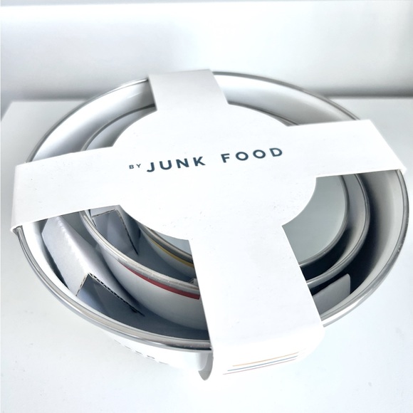 Hasbro Set of 3 Porcelain Enamel Nesting Snack Bowls Monopoly Game Design NEW - Picture 5 of 8